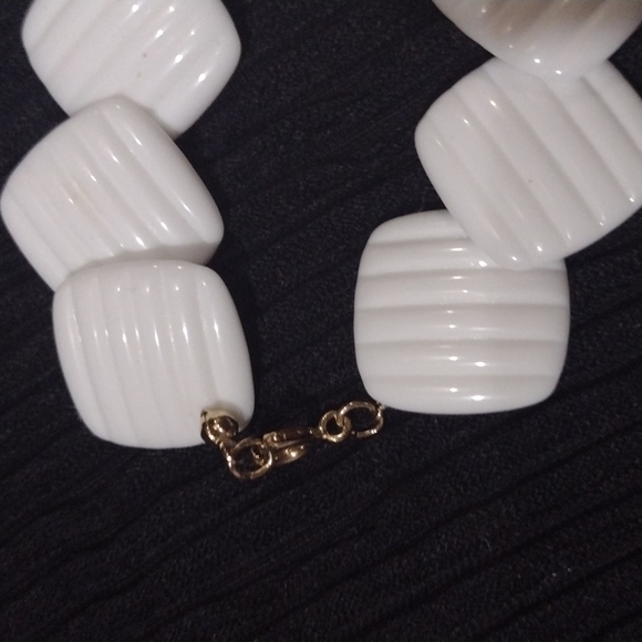 Vintage 20 'necklace 80s Lucite textured - Picture 2 of 3